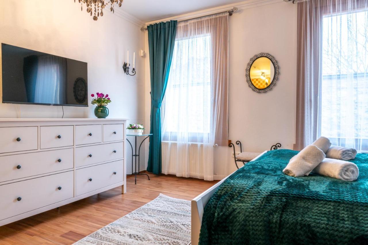 Romantic Studio Secret Garden บูดาเปสต์ ภายนอก รูปภาพ